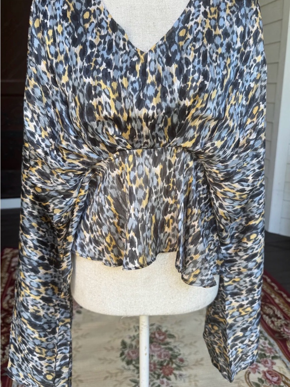 NWT Beulah Style Leopard Print Peplum Blouse Size Medium‎ Draped Sleeve Top